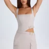 Acadia Minikleid mit Gürtel und Cut-outs in Taupe Acadia Minikleid mit Gürtel und Cut-outs in Taupe