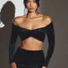 Adele Samt-Crop-Top mit gerafften Schultern in Jet Black Adele Samt-Crop-Top mit gerafften Schultern in Jet Black