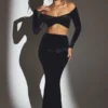 Adele Samt-Crop-Top mit gerafften Schultern in Jet Black Adele Samt-Crop-Top mit gerafften Schultern in Jet Black