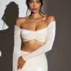Adele Velvet Off-Shoulder Ruched Crop Top in Elfenbein Adele Velvet Off-Shoulder Ruched Crop Top in Elfenbein