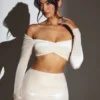 Adele Velvet Off-Shoulder Ruched Crop Top in Elfenbein Adele Velvet Off-Shoulder Ruched Crop Top in Elfenbein