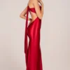 Adelina Asymmetrisches Kleid mit Rückenbinde in Rosarot Adelina Asymmetrisches Kleid mit Rückenbinde in Rosarot