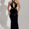 Adriana Maxikleid aus Samt mit Neckholder-Ausschnitt in Tiefschwarz