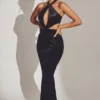 Adriana Maxikleid aus Samt mit Neckholder-Ausschnitt in Tiefschwarz