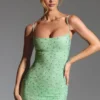 Aellin verziertes, figurbetontes Minikleid in Pistazie Aellin verziertes, figurbetontes Minikleid in Pistazie