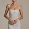 Aellin verziertes, figurbetontes Minikleid in Weiß Aellin verziertes, figurbetontes Minikleid in Weiß