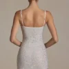 Aellin verziertes, figurbetontes Minikleid in Weiß Aellin verziertes, figurbetontes Minikleid in Weiß