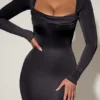 Aimee Langarm-Midaxi-Kleid mit Wasserfallausschnitt in Schwarz Aimee Langarm-Midaxi-Kleid mit Wasserfallausschnitt in Schwarz