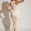 Ainslee Midi-Kleid mit quadratischem Ausschnitt in Elfenbein Ainslee Midi-Kleid mit quadratischem Ausschnitt in Elfenbein