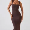 Ainslee Midi-Kleid mit quadratischem Ausschnitt in Schokoladenbraun Ainslee Midi-Kleid mit quadratischem Ausschnitt in Schokoladenbraun