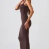 Ainslee Midi-Kleid mit quadratischem Ausschnitt in Schokoladenbraun Ainslee Midi-Kleid mit quadratischem Ausschnitt in Schokoladenbraun