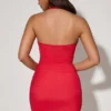 Aisha Minikleid mit Schleife und Rüschen im Halterneck-Stil in Rot Aisha Minikleid mit Schleife und Rüschen im Halterneck-Stil in Rot
