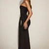 Aisra Satin-Bandeau-Kleid mit drapiertem Ausschnitt in Schwarz Aisra Satin-Bandeau-Kleid mit drapiertem Ausschnitt in Schwarz