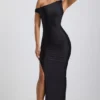 Akeeva Asymmetrisches One-Shoulder-Maxikleid mit Rüschen in Schwarz Akeeva Asymmetrisches One-Shoulder-Maxikleid mit Rüschen in Schwarz