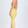 Aldona Slinky Jersey-Kleid mit Blumenapplikationen in Pastellgelb Aldona Slinky Jersey-Kleid mit Blumenapplikationen in Pastellgelb