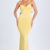 Aldona Slinky Jersey-Kleid mit Blumenapplikationen in Pastellgelb Aldona Slinky Jersey-Kleid mit Blumenapplikationen in Pastellgelb