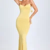 Aldona Slinky Jersey-Kleid mit Blumenapplikationen in Pastellgelb Aldona Slinky Jersey-Kleid mit Blumenapplikationen in Pastellgelb