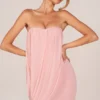 Alessandra Bandeau-Minikleid in Blush Pink