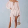 Alessia Off-Shoulder-Minikleid mit Ballonärmeln in Elfenbein Alessia Off-Shoulder-Minikleid mit Ballonärmeln in Elfenbein