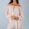 Alessia Off-Shoulder-Minikleid mit Ballonärmeln in Elfenbein Alessia Off-Shoulder-Minikleid mit Ballonärmeln in Elfenbein