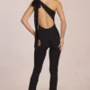 Alira Modal-Jumpsuit mit einer Schulter in Schwarz Alira Modal-Jumpsuit mit einer Schulter in Schwarz