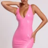 Allani Vinyl-Minikleid mit tiefem Ausschnitt in Rosa Allani Vinyl-Minikleid mit tiefem Ausschnitt in Rosa