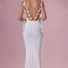 Alora Jersey-Kleid mit Drapierung in Weiß Alora Jersey-Kleid mit Drapierung in Weiß