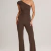 Alouette Modal-Jumpsuit mit einer Schulter in Schokoladenbraun Alouette Modal-Jumpsuit mit einer Schulter in Schokoladenbraun
