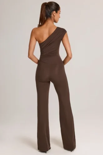 Alouette Modal-Jumpsuit mit einer Schulter in Schokoladenbraun
