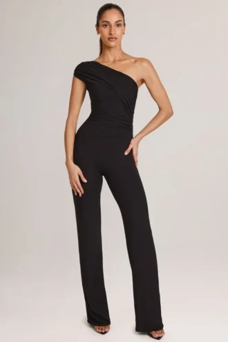 Alouette Modal-Jumpsuit mit einer Schulter in Schwarz