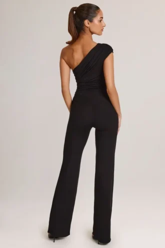 Alouette Modal-Jumpsuit mit einer Schulter in Schwarz