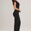 Alouette Modal-Jumpsuit mit einer Schulter in Schwarz Alouette Modal-Jumpsuit mit einer Schulter in Schwarz