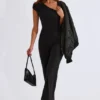 Alouette Modal-Jumpsuit mit einer Schulter in Schwarz Alouette Modal-Jumpsuit mit einer Schulter in Schwarz