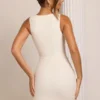 Alsace Minikleid mit verziertem V-Ausschnitt in Weiß Alsace Minikleid mit verziertem V-Ausschnitt in Weiß
