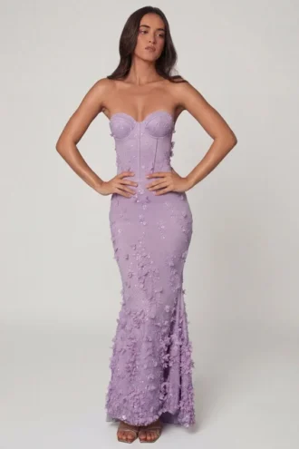 Amal Maxikleid mit Schnürung und Spitzenbesatz in Lila