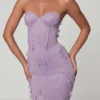 Amal Maxikleid mit Schnürung und Spitzenbesatz in Lila Amal Maxikleid mit Schnürung und Spitzenbesatz in Lila