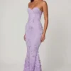Amal Maxikleid mit Schnürung und Spitzenbesatz in Lila Amal Maxikleid mit Schnürung und Spitzenbesatz in Lila