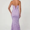 Amal Maxikleid mit Schnürung und Spitzenbesatz in Lila Amal Maxikleid mit Schnürung und Spitzenbesatz in Lila