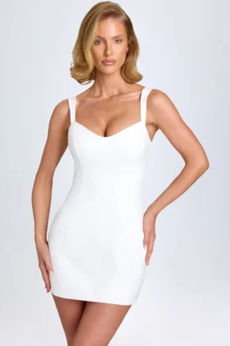 Amaria Micro-Minikleid mit Herzausschnitt in Weiß