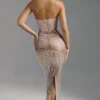 Amaya Bandeau-Maxikleid mit Verzierung in Mandel Amaya Bandeau-Maxikleid mit Verzierung in Mandel