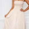 Amelie Midi-Kleid mit Neckholder, Schnürung und Rüschen aus Spitze in Elfenbein Amelie Midi-Kleid mit Neckholder, Schnürung und Rüschen aus Spitze in Elfenbein