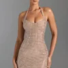 Amolika Mini-Kleid mit Neckholder und Verzierungen in Honig Amolika Mini-Kleid mit Neckholder und Verzierungen in Honig