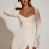 Amryn Langarm-Minikleid mit Herzausschnitt in Elfenbein Amryn Langarm-Minikleid mit Herzausschnitt in Elfenbein