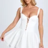 Analise Mini-Korsettkleid mit Biesen und Schnürung in Weiß Analise Mini-Korsettkleid mit Biesen und Schnürung in Weiß