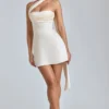 Anastasia – Drapiertes Satin-Minikleid mit Neckholder in Elfenbein Anastasia – Drapiertes Satin-Minikleid mit Neckholder in Elfenbein