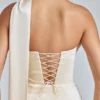 Anastasia – Drapiertes Satin-Minikleid mit Neckholder in Elfenbein Anastasia – Drapiertes Satin-Minikleid mit Neckholder in Elfenbein