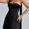 Anastasia – Drapiertes Satin-Minikleid mit Neckholder in Schwarz Anastasia – Drapiertes Satin-Minikleid mit Neckholder in Schwarz