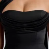 Anastasia – Drapiertes Satin-Minikleid mit Neckholder in Schwarz Anastasia – Drapiertes Satin-Minikleid mit Neckholder in Schwarz