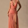 Anaya Maxikleid mit Wasserfallausschnitt in Koralle Anaya Maxikleid mit Wasserfallausschnitt in Koralle