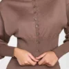 Anele Strick-Cardigan mit langen Ärmeln in Mokka Anele Strick-Cardigan mit langen Ärmeln in Mokka